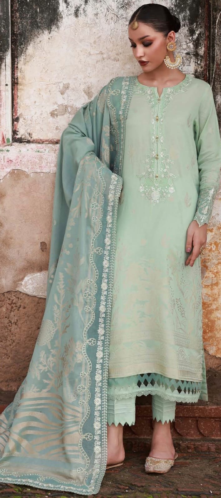 Maya jacquard by Nurèh Embroidered jacquard collection with embroidered chiffon dupatta